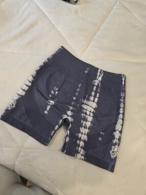 Darc Sports SHE Tie-Dye Everson Seamless Scrunch Shorts - Norse Blue & White